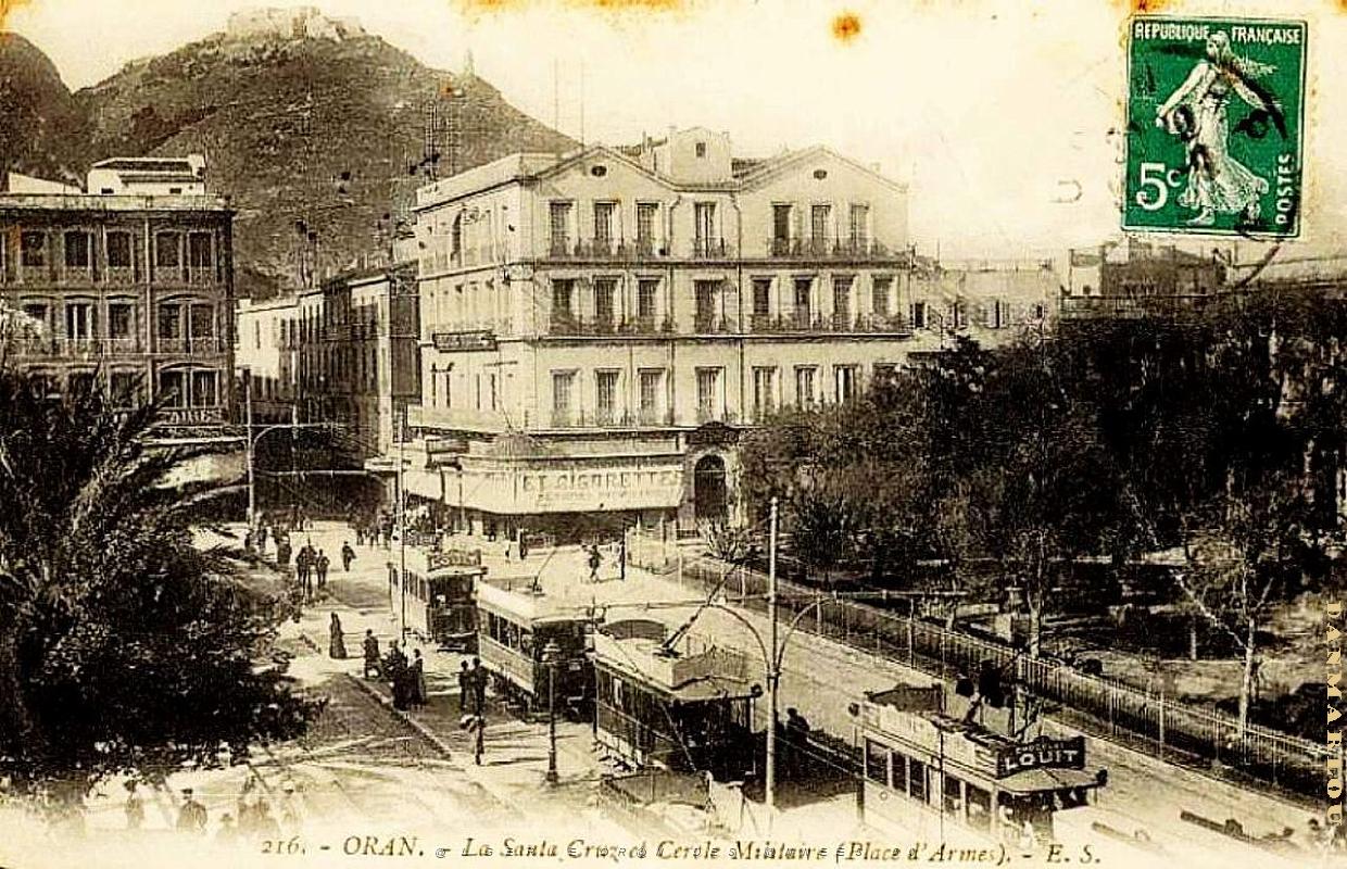 PA c- 015- Place d'Armes- trams et autobus.jpg